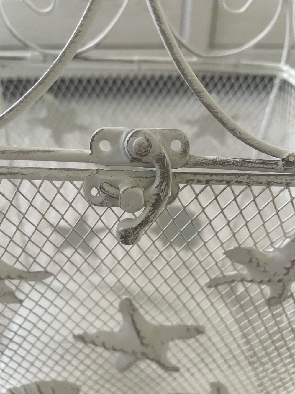 White Coastal Decorative Metal Box with Starfish & Shell Details - Picture 5 of 14